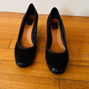 Clarks Artisan Black Suede w/ patent leather Size 10M